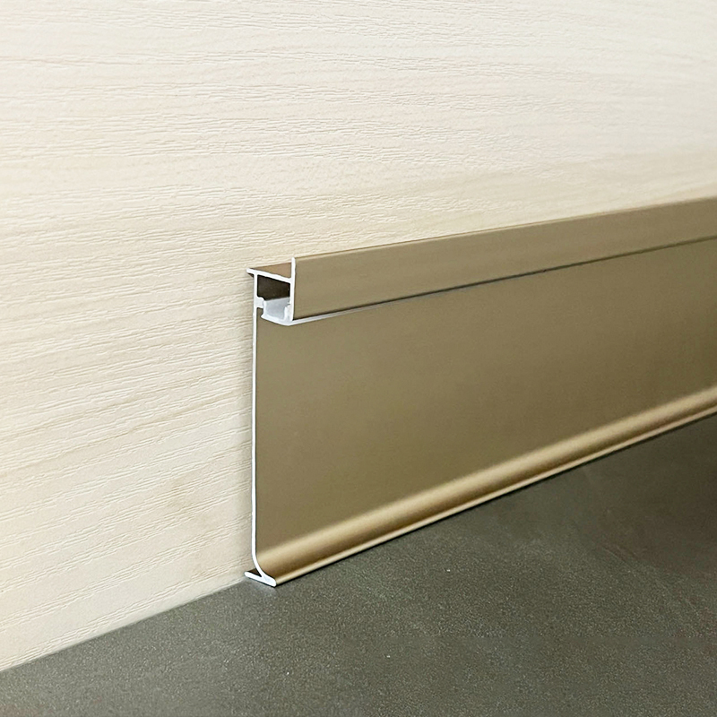 Recessed bottom-lit skirting board
