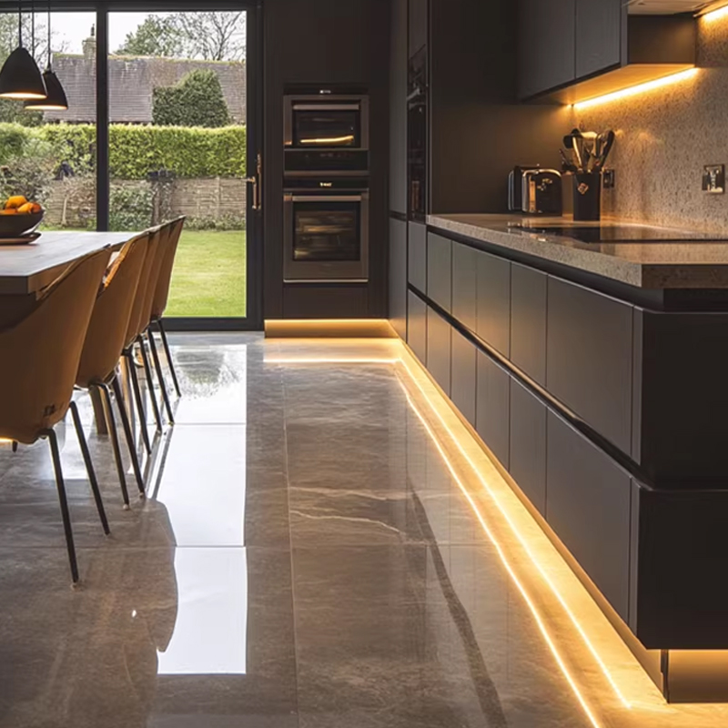 Surface-mounted illuminated skirting board